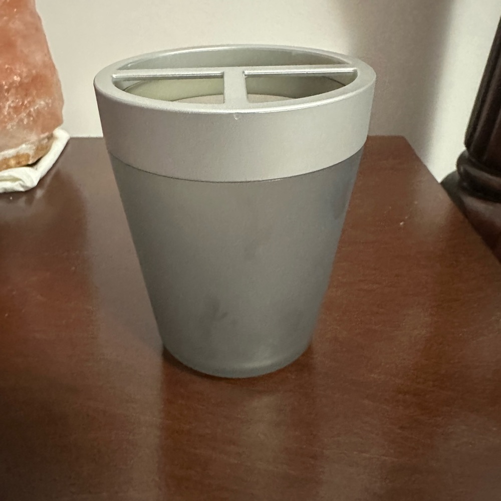 Room Essentials bathroom vanity toothbrush holder new